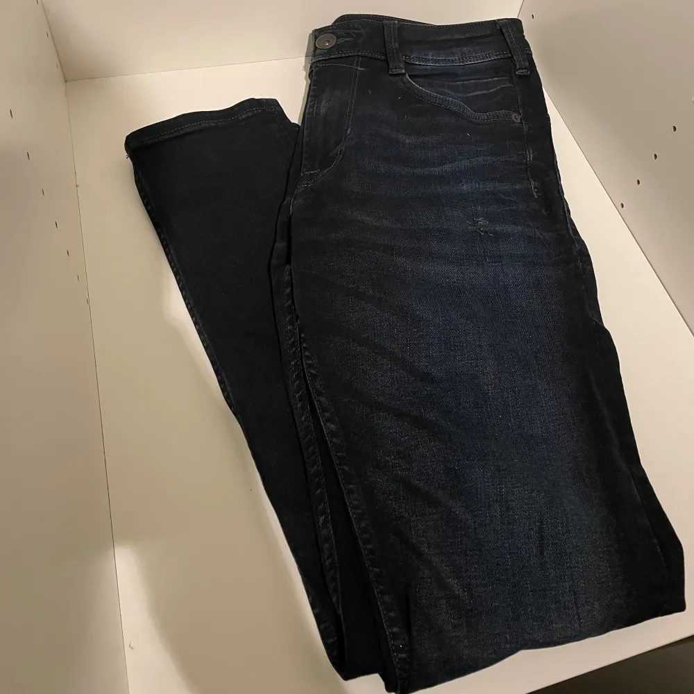 Feta jeans från märket garcia. Köpta på jeansbolaget för 900kr. Storlek 31/32! . Jeans & Byxor.