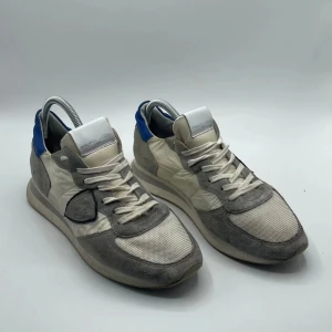 Phillipe model skor - Säljer ett par phillipe model trpz, nypris ca. 3000kr. Skick 8,5/10   Tveka inte på att skriva vid intresse eller frågor! 