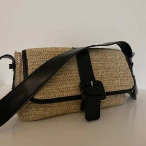 Väska från Glamorous  - Snygg väska från Glamorous, oanvänd 