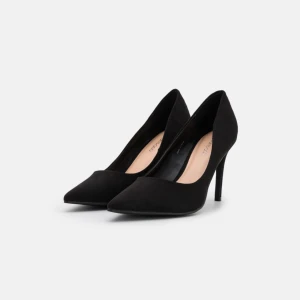 Svarta pumps i mocka  - Helt nya och oanvända pumps i svart mocka 