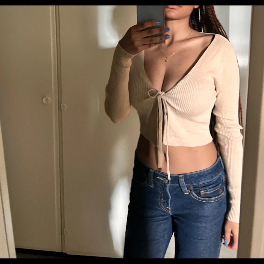 Ribbstickad knyt-topp