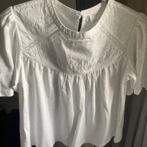 Zara topp - Söt topp!! Nästan aldrig använd, jätte fint skick!🙌🏼🙌🏼