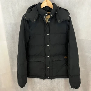 Ralph Lauren jacka - Vintage raffe jacka i storlek S. Riktigt fint skick. Modellen är 185.