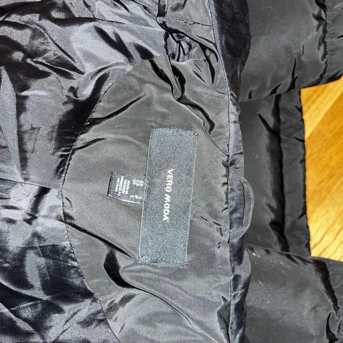 Svart dunjacka från Vero Moda - 93