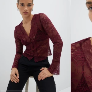 Spets topp - Slutsåld spets topp från gina. Aldrig använt men råkade dra av prislapp så får sälja den istället 🥰liten i storlek passar S-M