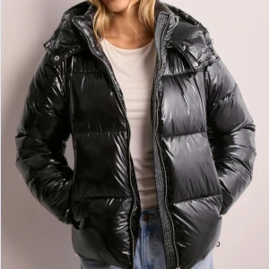 Nelly jacka - Intressekoll på min Nelly puffer jacket som är helt slutsåld. Använd fåtal gånger, inga defekter💗