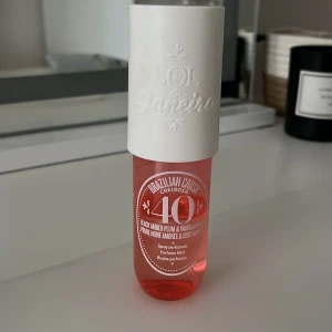 Parfymmist Brazilian Crush Cheirosa 40 - En doftmist från Sol de Janeiro, halvfull🩷