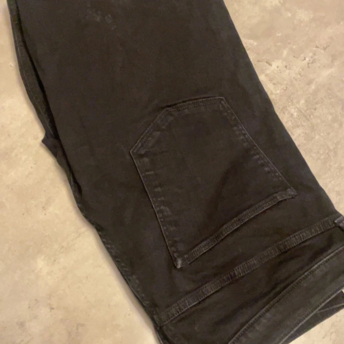 Svarta och Blå Jeans