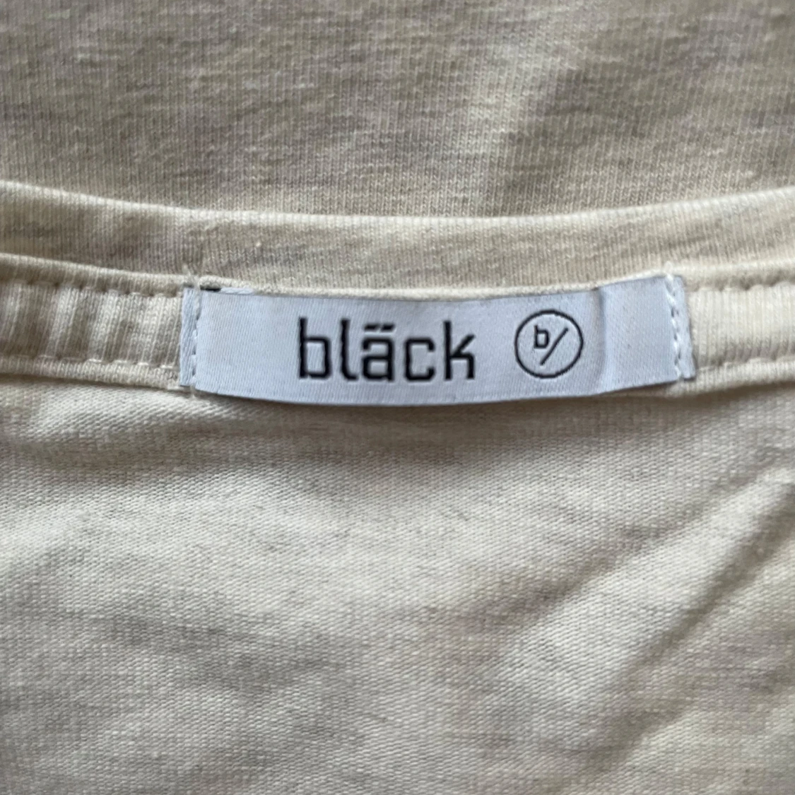 Beige t-shirt från Bläck - 90