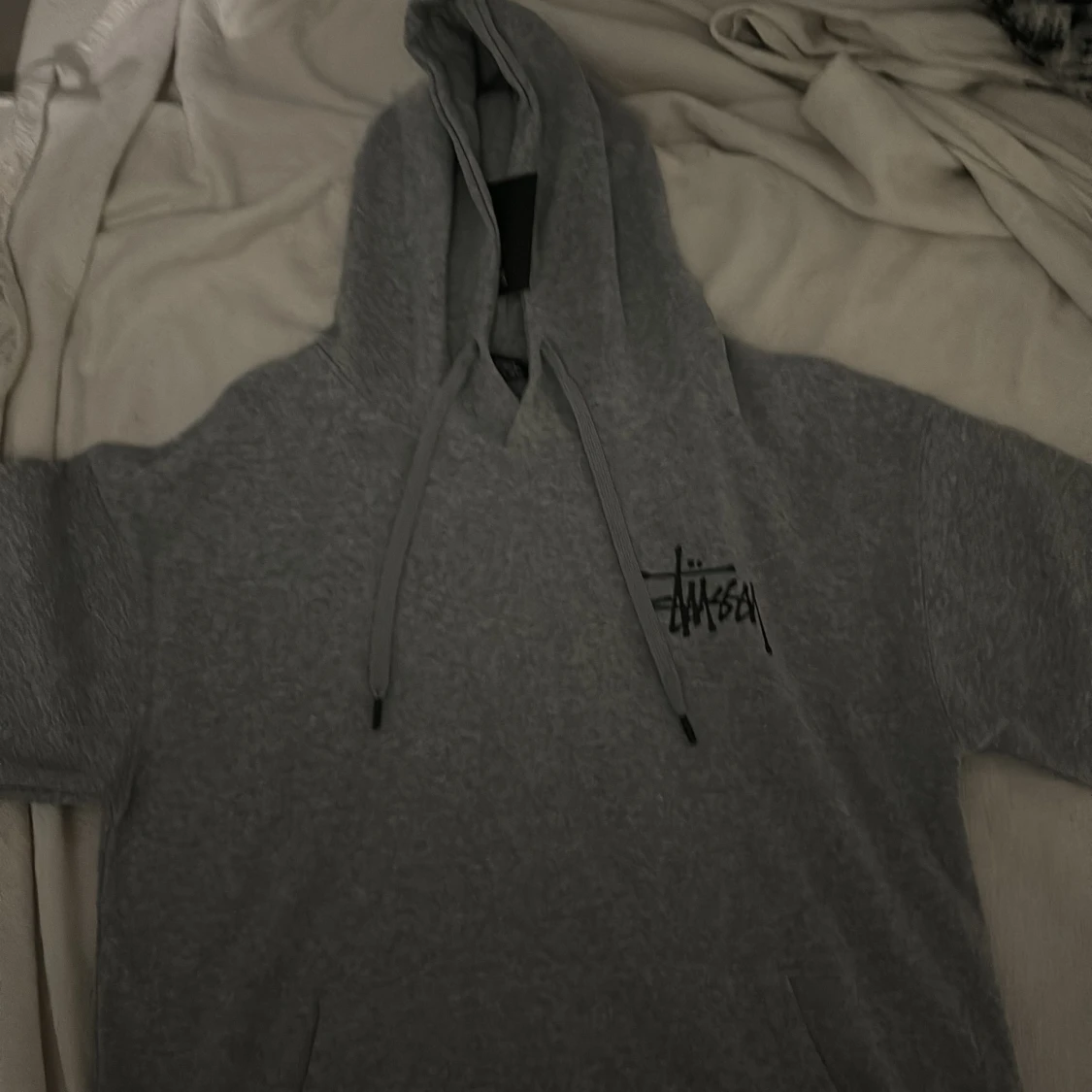 Grå hoodie från Stussy