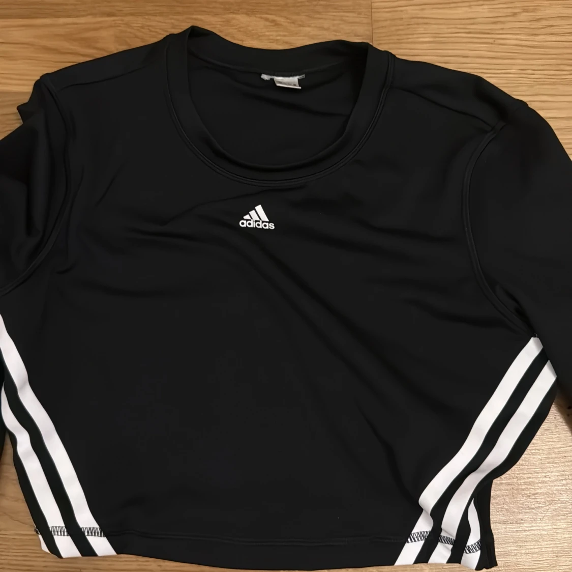 Svart croppad topp från Adidas - 90