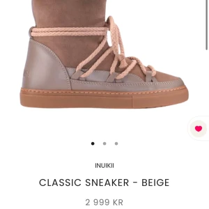 Bruna boots från Inuikii - Snygga taupe skor från Inuikkii! Säljer då de inte kommer till användning. Aldrig använda och som på bilden ser ni att allt är i nyskick. Box ingår! Nypris: 3000kr mitt pris 1500kr. De är i storlek 35, men är väldigt stora i storleken, vanligtvis har jag 37/38 i andra skor.