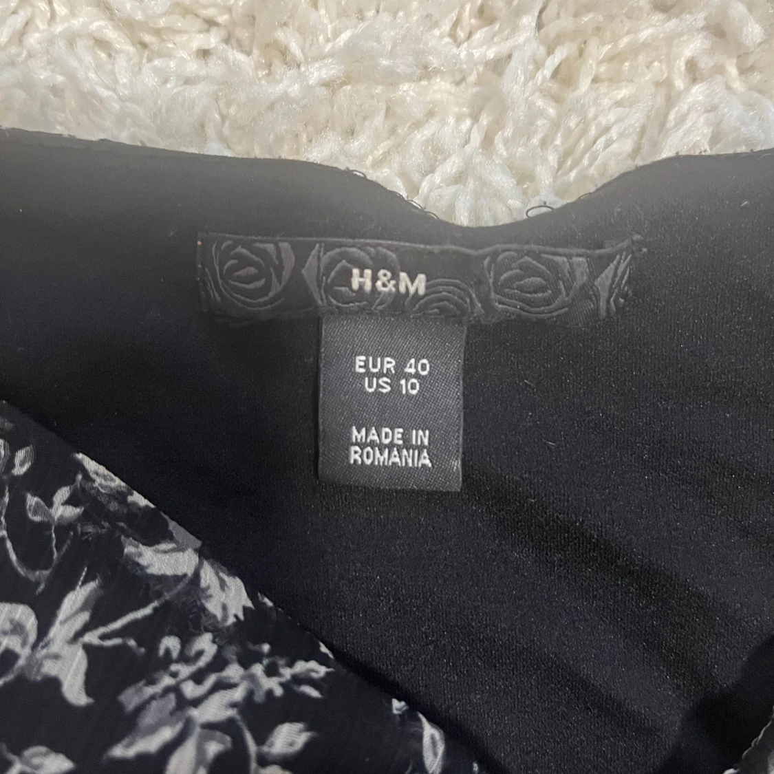 Svart blommig blus från H&M - 91