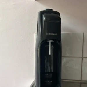 Svart Sodastream - Svart sodastreamer. Använd med varken syns eller märks. 