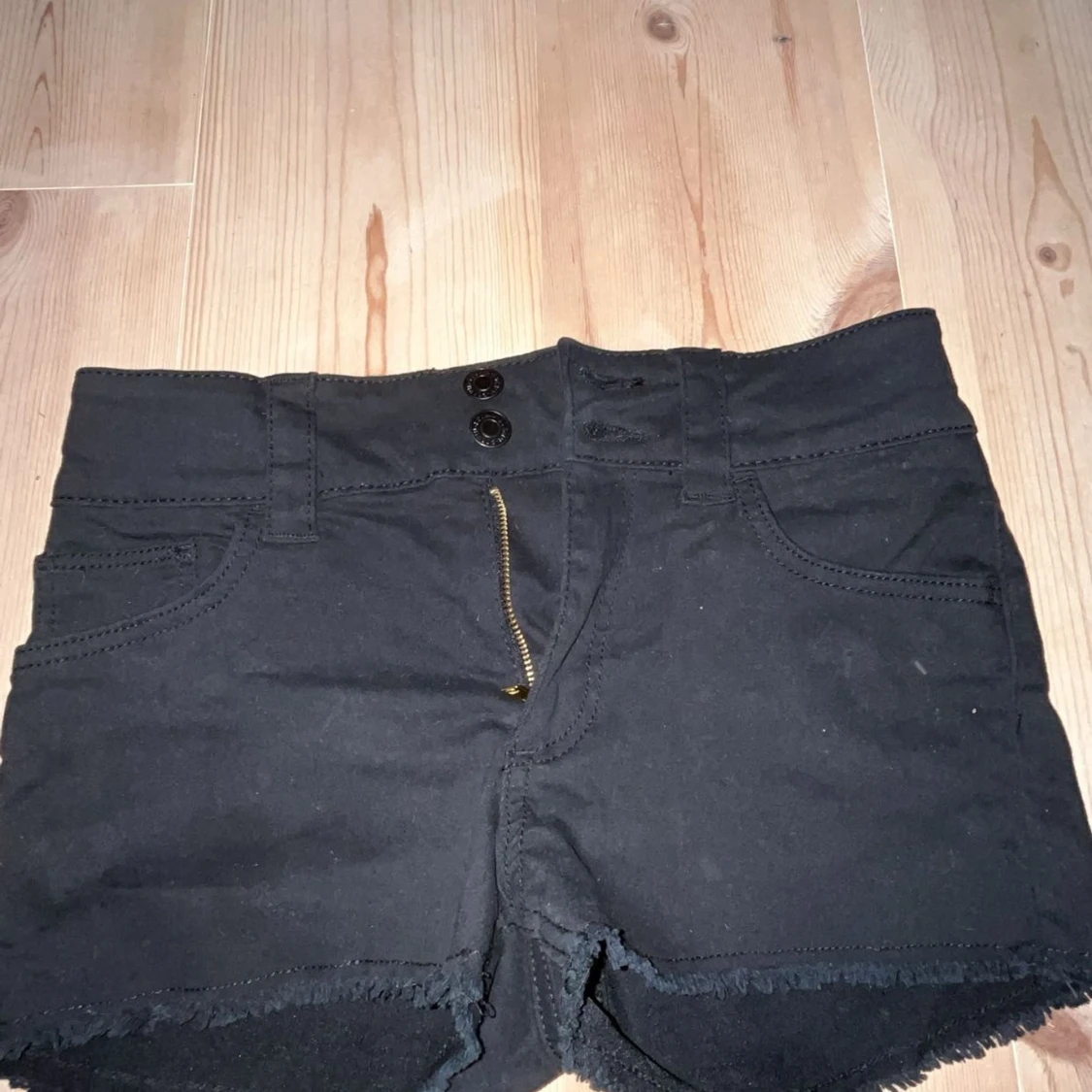 Svarta shorts från H&M - 90