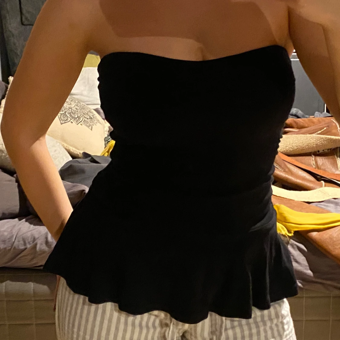 Svart axelbandslös topp - 90