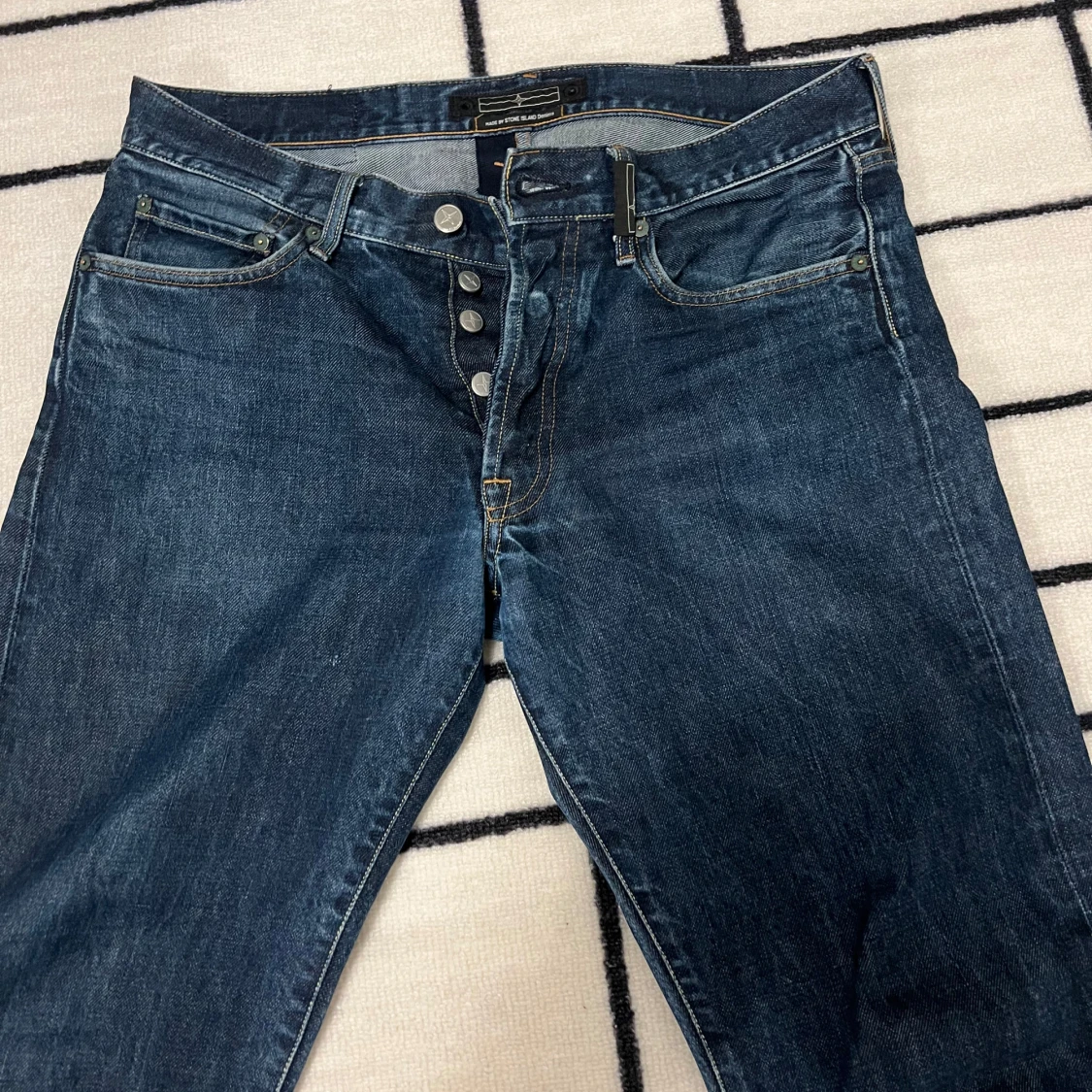 Mörkblå jeans från Stone Island