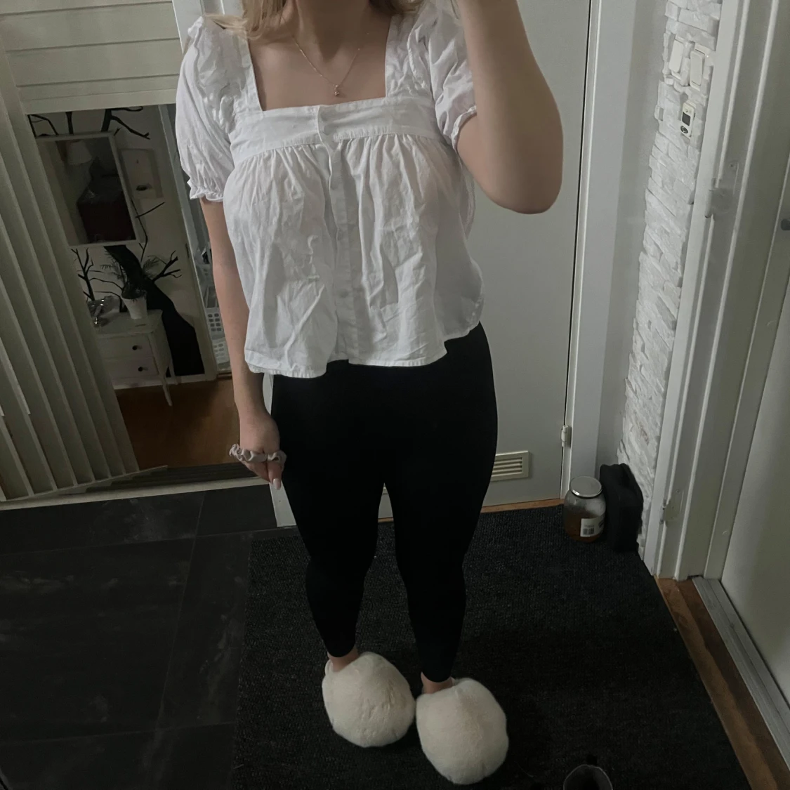 Vit blus med puffärmar - 92