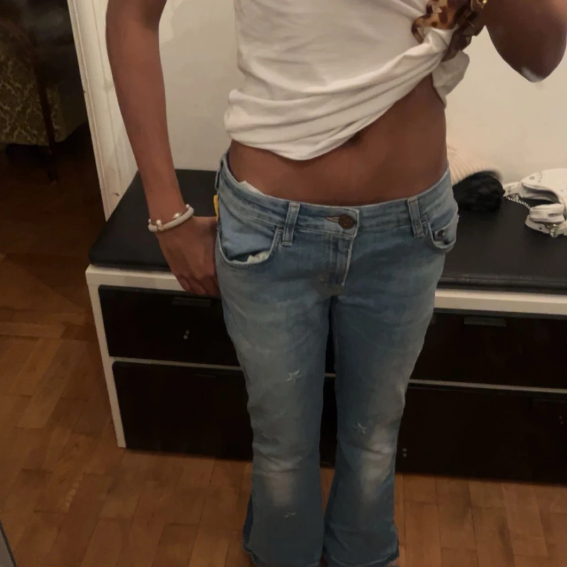 Blå jeans med bootcut