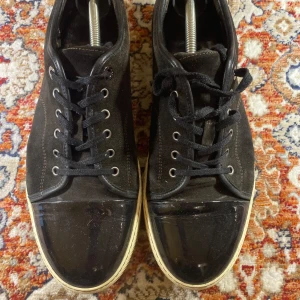 Lanvins - Hej! Säljer nu mina skor från märket Lanvin , storlek 10/44,  väldigt bra skick , tveka inte på att höra av dig om du har frågor eller funderingar kring skorna!