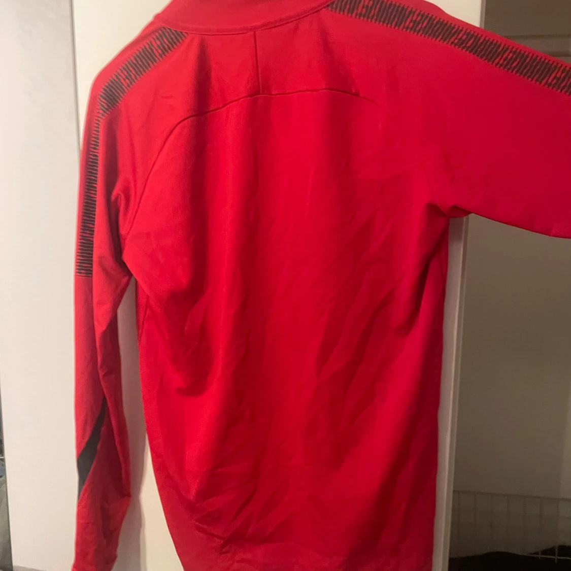 Röd långärmad tröja från Nike - 90