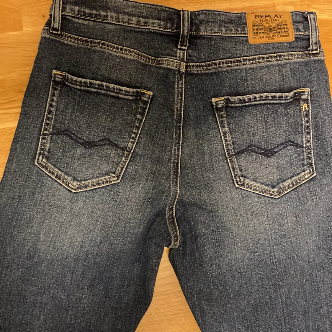 Mörk Blå jeans från Replay Thad  - 92