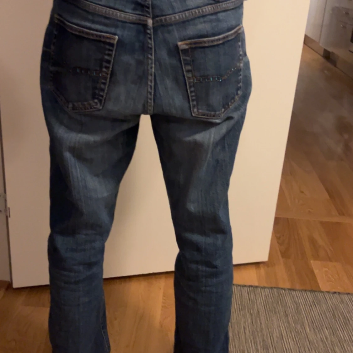 Blå jeans med detaljer - 93