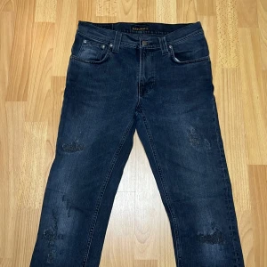 Nudie Jeans - Tja säljer nu ett par svarta Nudie Jeans i storlek 31 för endast 399kr! Pris är ej hugget i sten, hör av er i dm vid funderingar 🙌