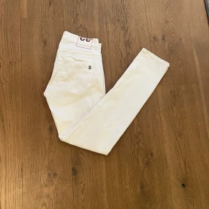 Dondup - Säljer mina Dondup jeans som är i ett bra skick.