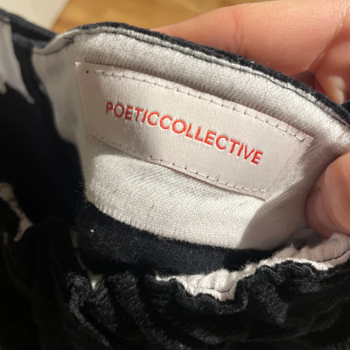 Svarta manchesterbyxor från Poetic Collective - 91