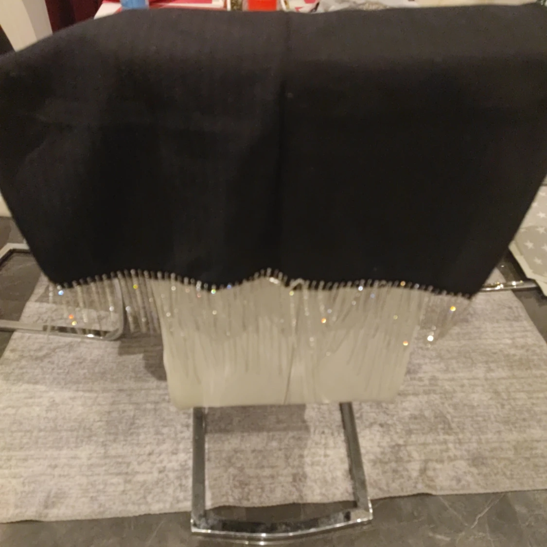 Svart croppad jacka med pärlor och kjol - 93