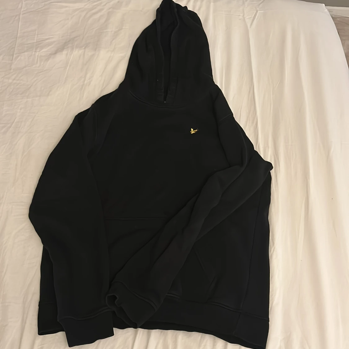 Svart hoodie från Lyle & Scott