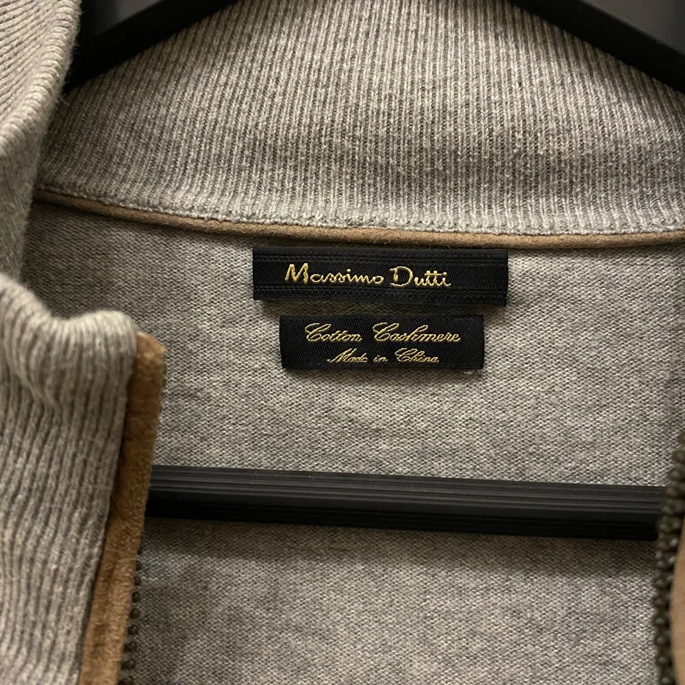 Skön Cardigan från Massimo Dutti i kashmirmix | 9/10 skick inga defekter✅ Storlek M men passar även S, skriv vid frågor eller funderingar!. Neuleet.