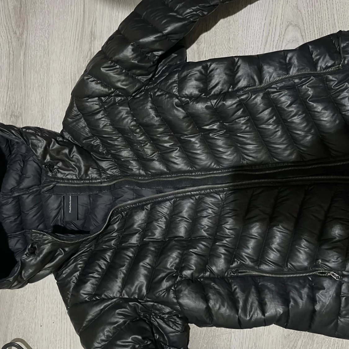 Svart dunjacka från Peak Performance - 93