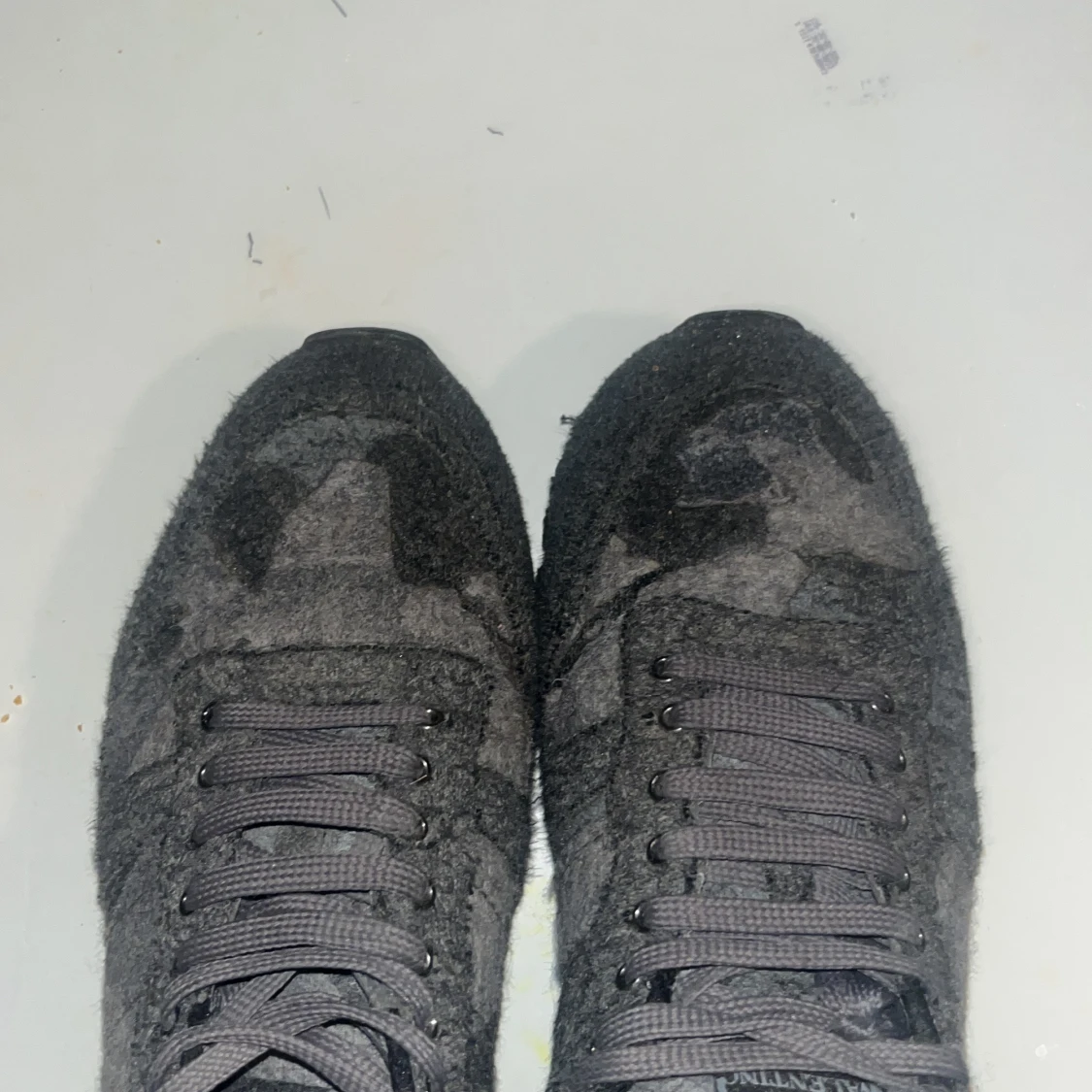 Grå sneakers från Valentino - 92