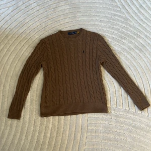 Ralph lauren crewneck - Riktigt fet Ralph lauren crewneck, nyskick, använd ett par få gånger. Köpt på Ralph lauren. Bara att fråga om ni undrar nått.