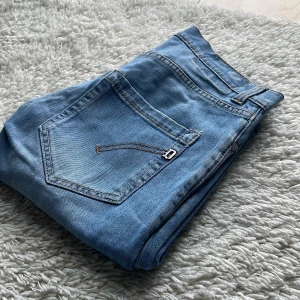 Dondup jeans  - Tjena! Säljer nu ett par riktigt feta Dondup jeans i strl:33!! Skicket är som nytt det finns knappt några tecken på användning!! Självklart äkta!! Det är bara höra av dig vid minsta lilla fråga!!🙌🏼