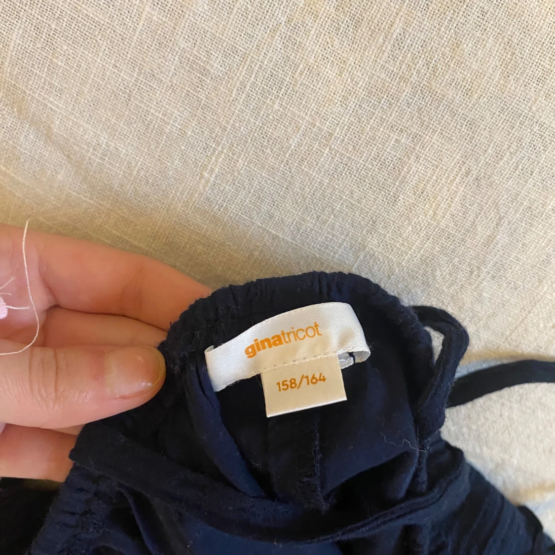 Mörkblå topp från Gina Tricot - 90