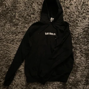 Polarskateco hoodie - En polarskateco hoodie i ett bra skick som nästan aldrig har använts. Storlek S men sitter lite större. 