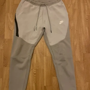 Nike tech byxor - Har haft den i 3 månader. Storlek M