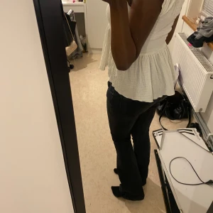 Modern sommrig topp  - Perfekt för fest, passar bra med jens 