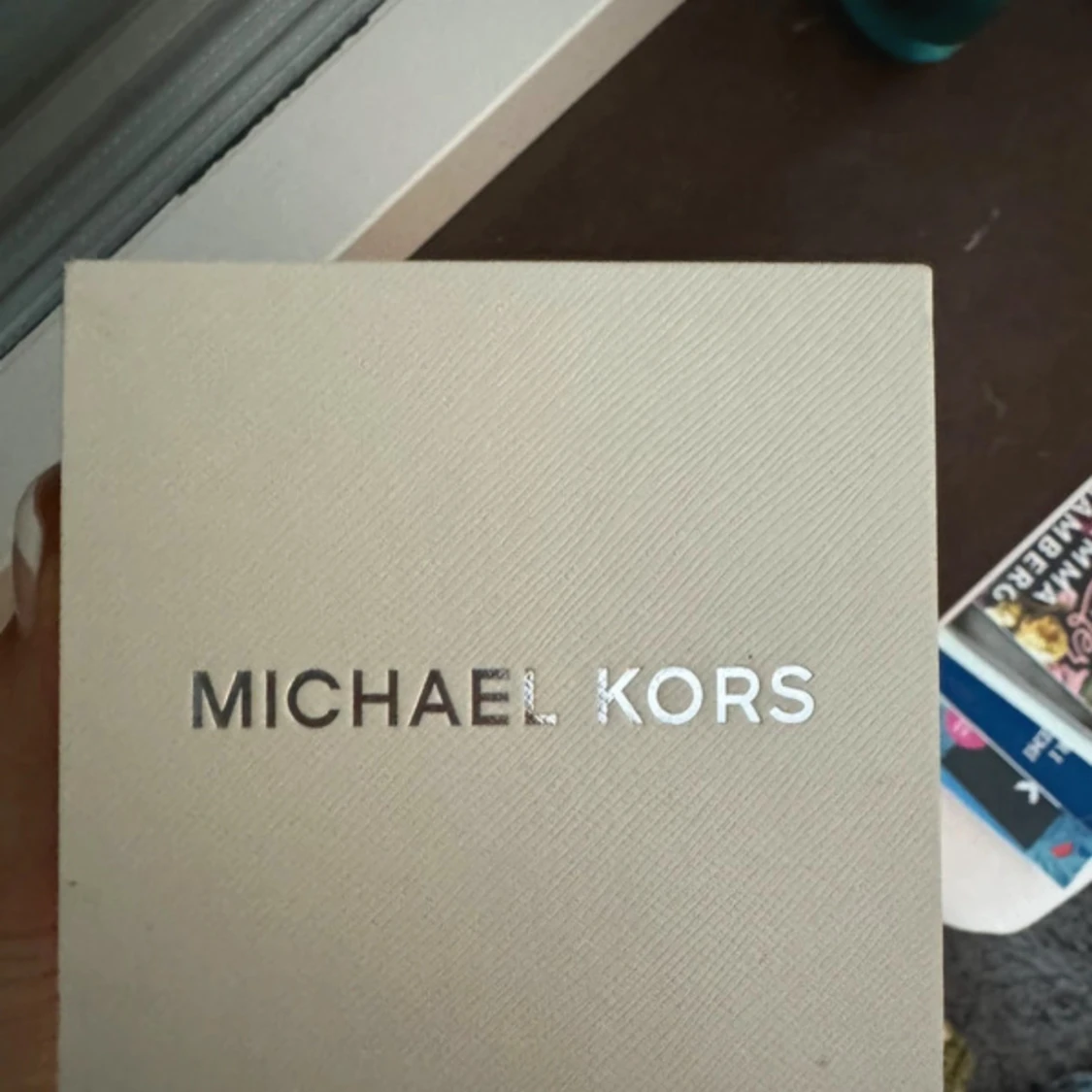 guldig michael kors klocka  - 92