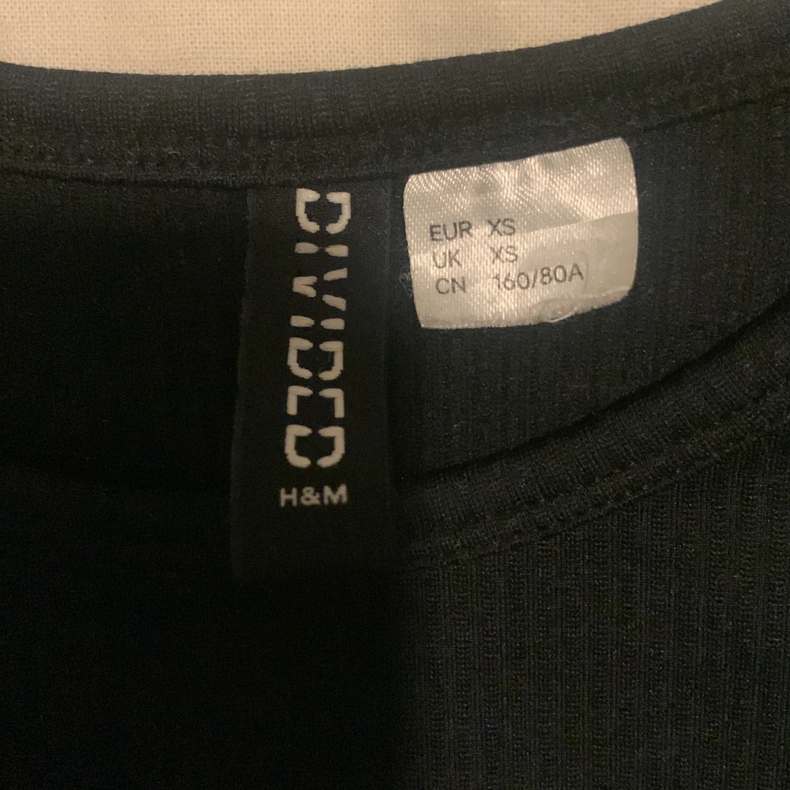 Svart croppad topp från H&M Divided - 91