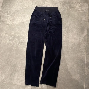 Juicy couture - Storlek - XS Hämtas upp utanför Göteborg i Mölnlycke eller skickas mot fraktkostnad😊