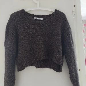 Tröja - Stickad tröja från Zara. Något kortare i längden