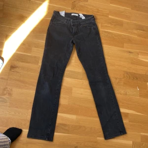Lågmidjade jeans - Lågmidjade jeans från str 