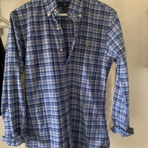 Ralph lauren flanellskjorta - Säljer en blå flanell skjorta från Ralph lauren storlek s