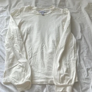 Vit långärmad tröja från Aware by Vero Moda - säljer en fin tröja från veromoda (Aware)