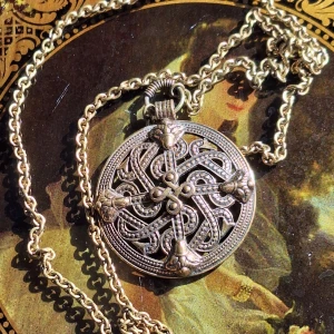 Unikt halsband - Kopparfärgat halsband!