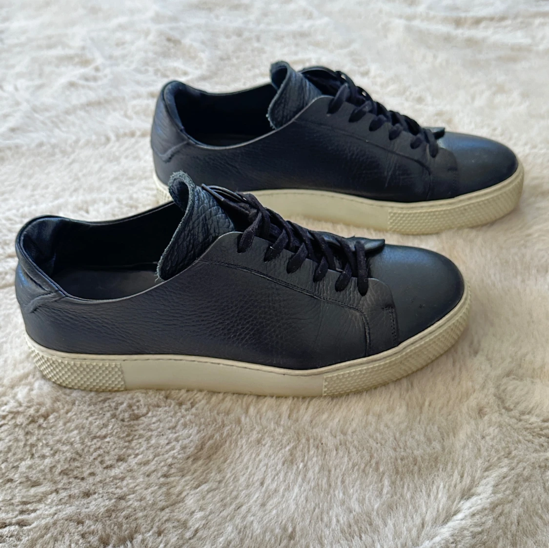 J Lindeberg sneakers strl 42
